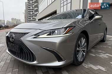 Седан Lexus ES 2020 в Киеве