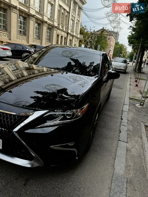 Седан Lexus ES 2016 в 