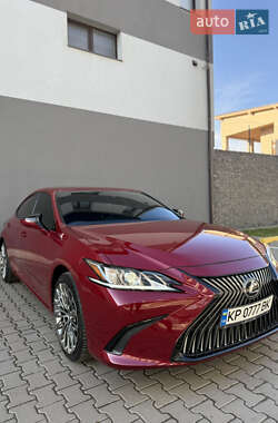 Седан Lexus ES 2019 в 