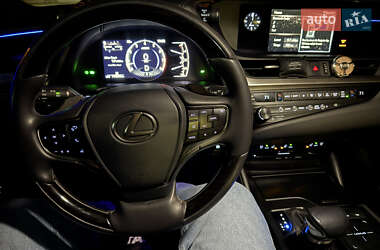 Седан Lexus ES 2019 в 