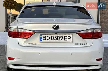 Седан Lexus ES 2015 в Тернополе