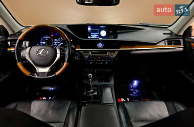 Седан Lexus ES 2013 в Одесі