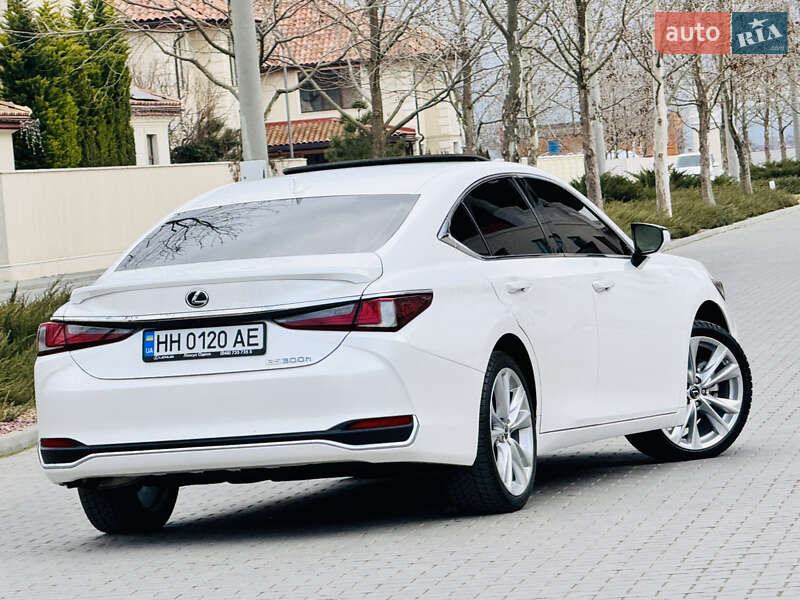 Lexus ES 2022