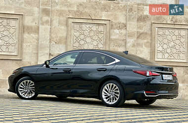 Седан Lexus ES 2019 в 