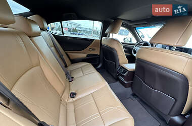 Седан Lexus ES 2019 в 