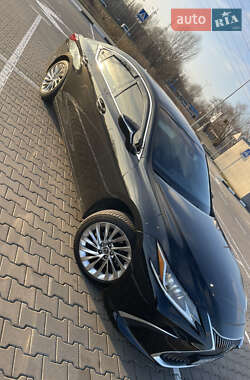 Седан Lexus ES 2018 в 