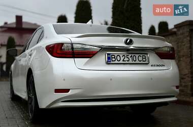 Седан Lexus ES 2017 в 