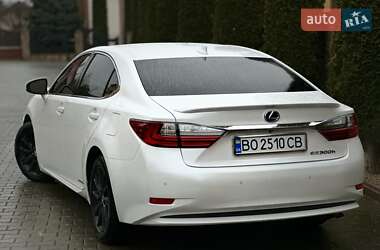 Седан Lexus ES 2017 в 