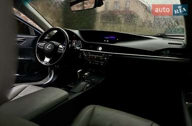 Седан Lexus ES 2017 в 