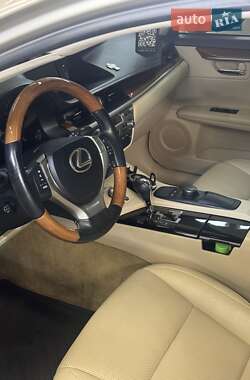 Седан Lexus ES 2014 в 