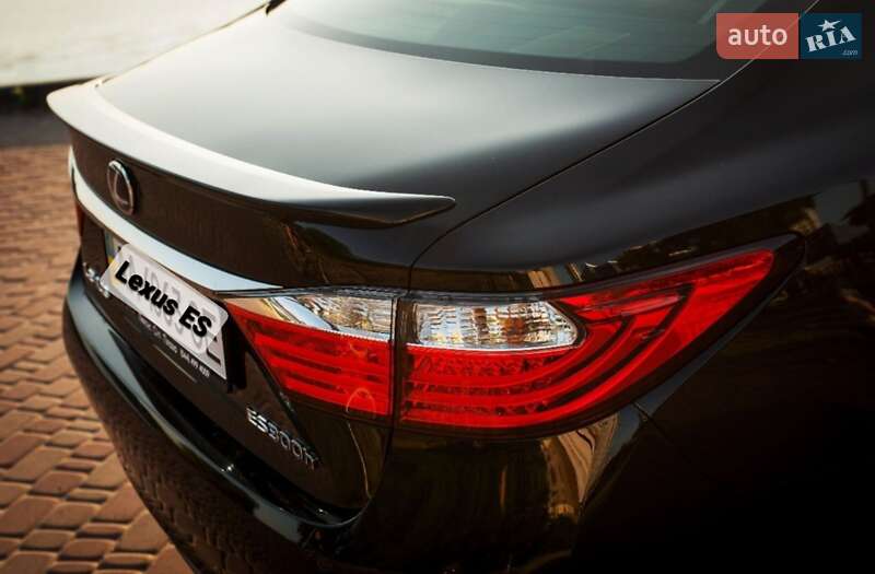 Седан Lexus ES 2013 в Києві