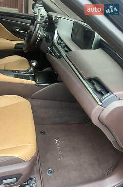 Седан Lexus ES 2019 в 
