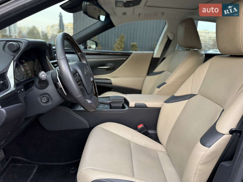 Седан Lexus ES 2019 в Киеве