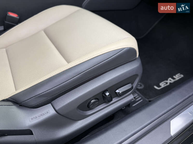 Седан Lexus ES 2019 в Киеве