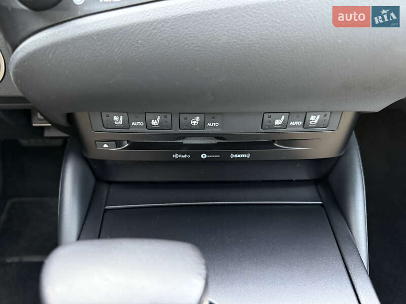Седан Lexus ES 2019 в Киеве