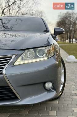 Седан Lexus ES 2013 в Одесі