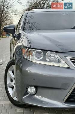 Седан Lexus ES 2013 в Одесі