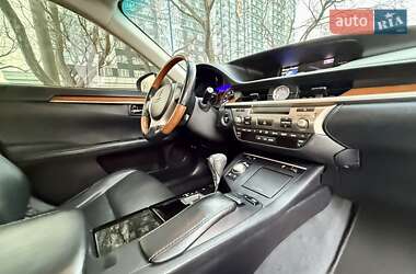 Седан Lexus ES 2013 в Одесі