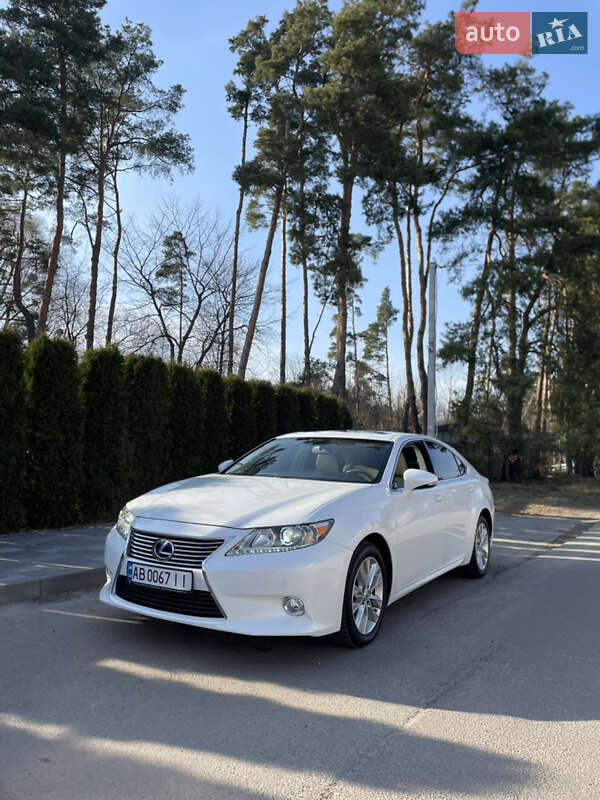 Седан Lexus ES 2013 в Киеве