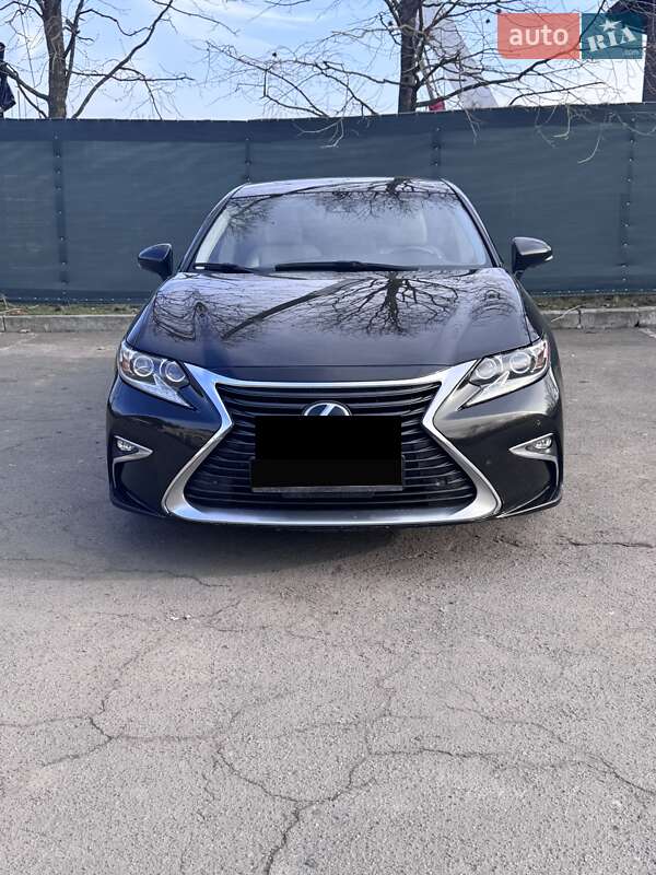 Седан Lexus ES 2015 в Умани