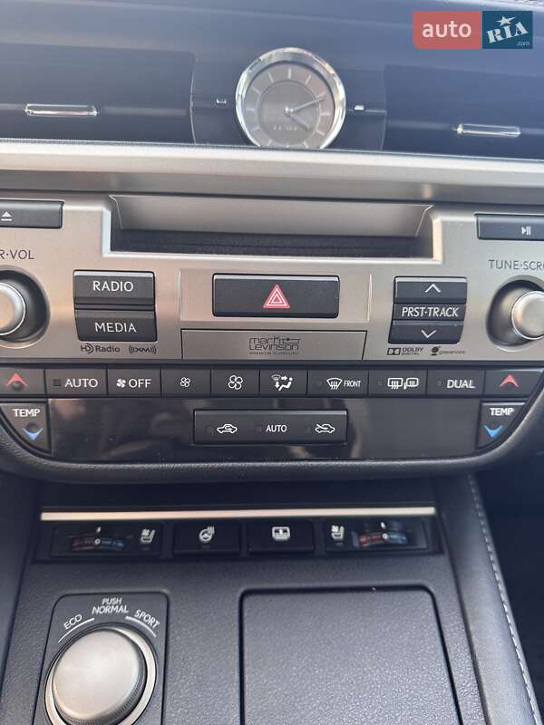 Седан Lexus ES 2015 в Умани