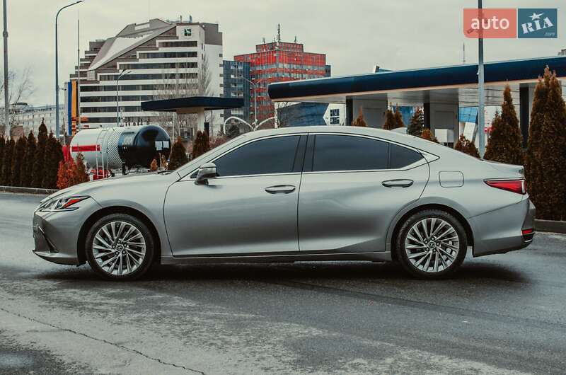 Седан Lexus ES 2022 в Дніпрі