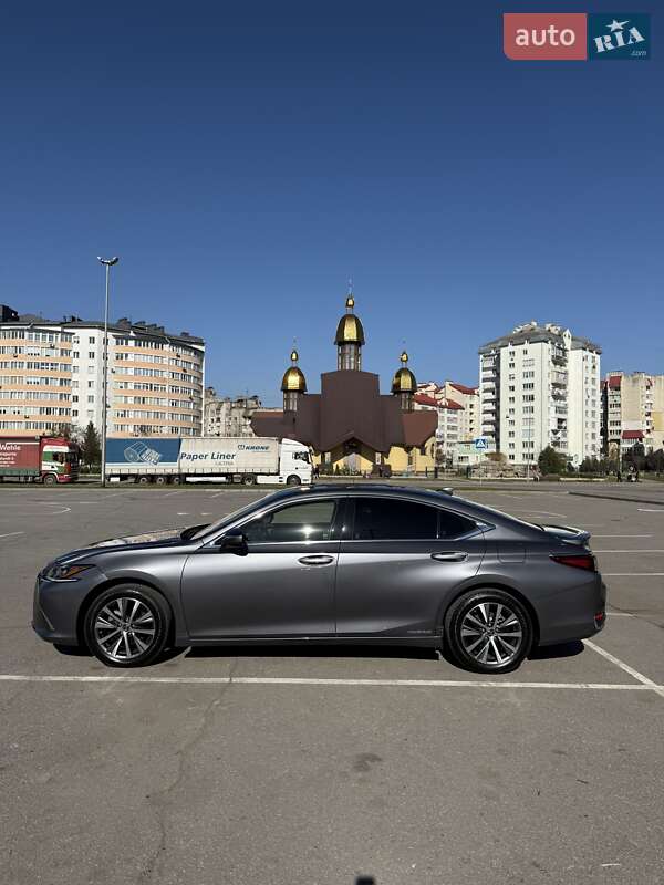 Седан Lexus ES 2019 в Ивано-Франковске