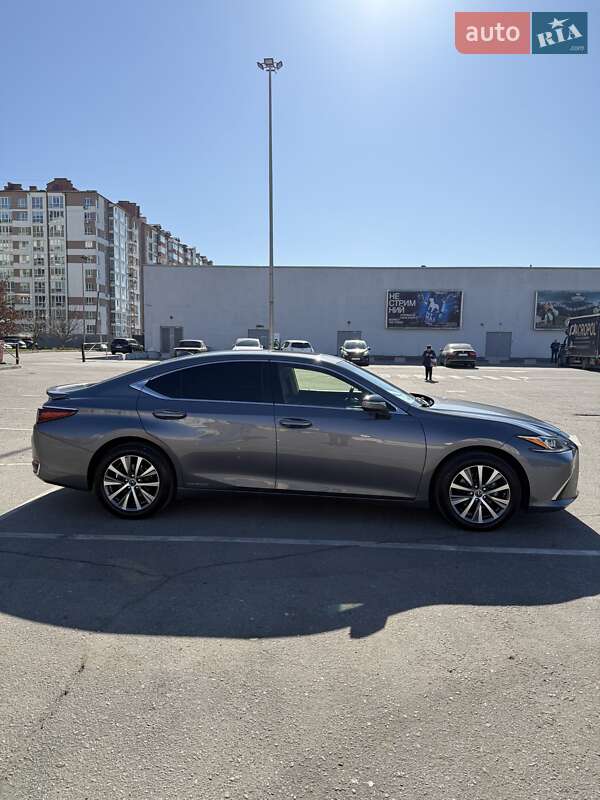 Седан Lexus ES 2019 в Ивано-Франковске
