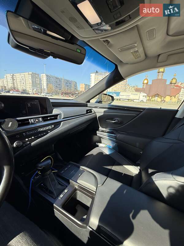 Седан Lexus ES 2019 в Ивано-Франковске