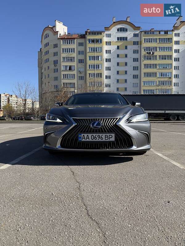 Седан Lexus ES 2019 в Ивано-Франковске