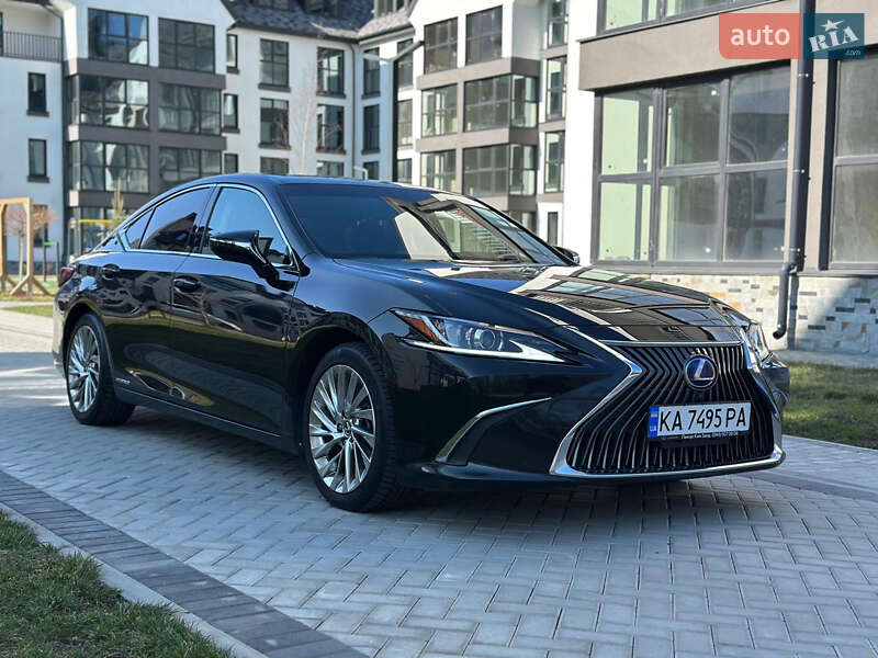 Седан Lexus ES 2018 в 