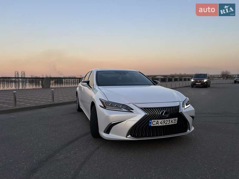 Седан Lexus ES 2021 в Киеве