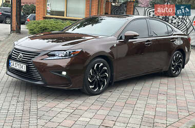 Седан Lexus ES 2017 в Стрию