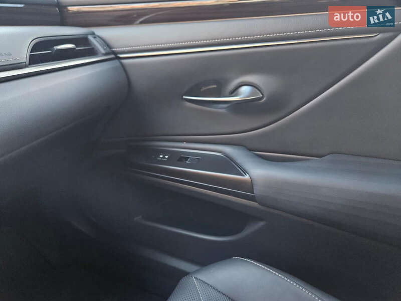 Седан Lexus ES 2018 в Одесі