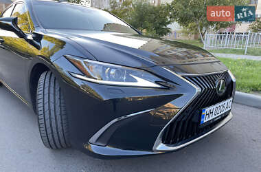 Седан Lexus ES 2019 в 