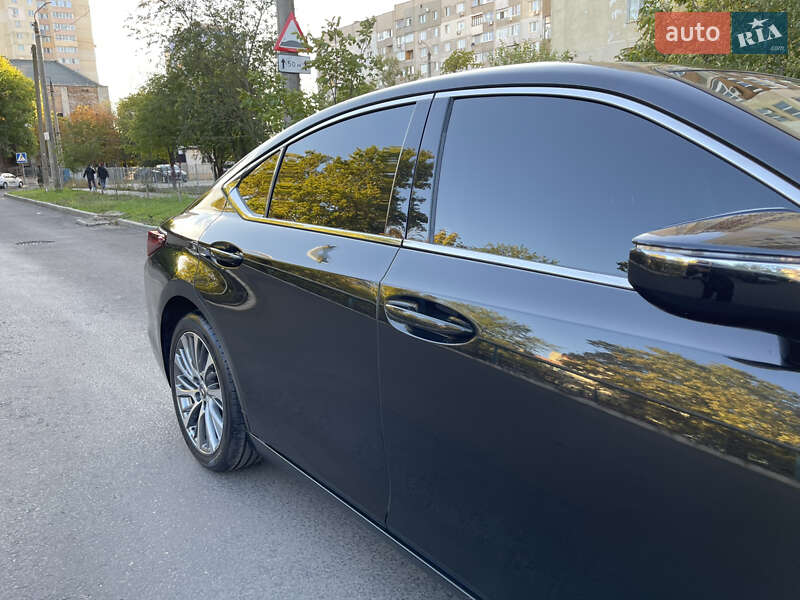 Седан Lexus ES 2019 в Николаеве