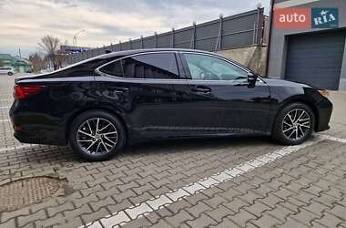 Седан Lexus ES 2016 в 