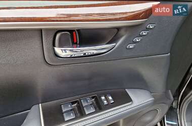 Седан Lexus ES 2016 в 