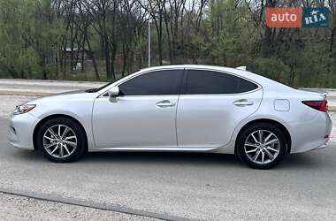 Седан Lexus ES 2018 в 