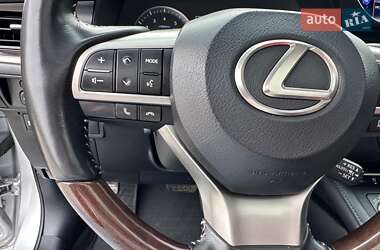 Седан Lexus ES 2018 в 