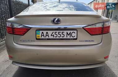 Седан Lexus ES 2015 в 