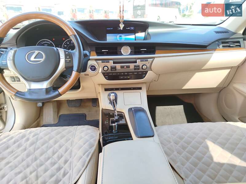 Седан Lexus ES 2015 в Києві