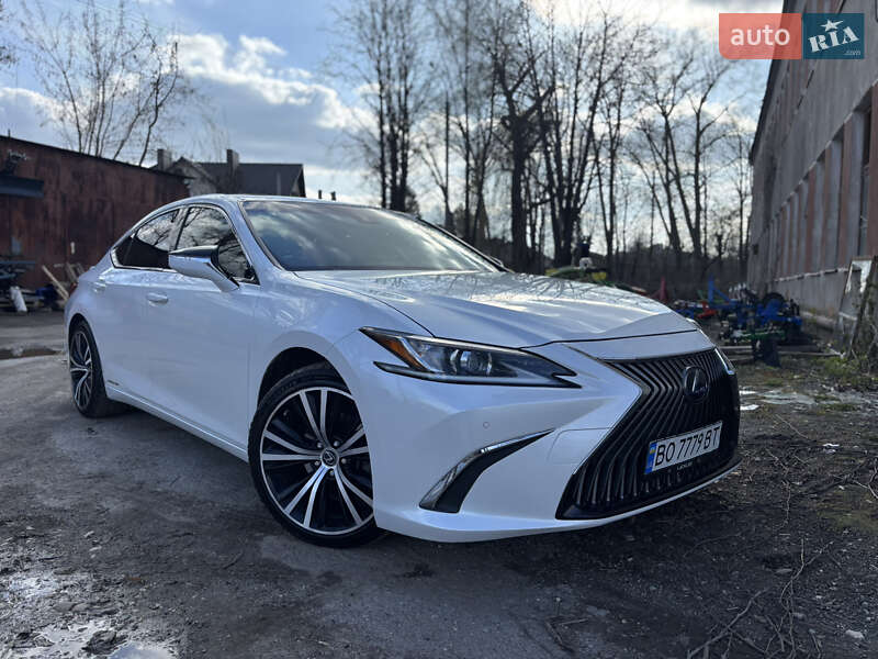 Седан Lexus ES 2018 в 