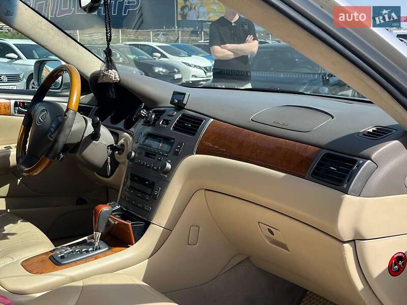 Седан Lexus ES 2004 в Львове