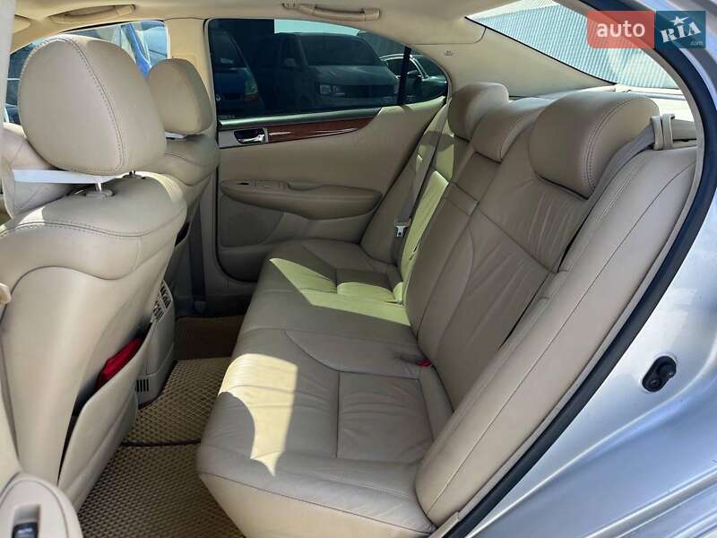 Седан Lexus ES 2004 в Львове