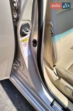 Седан Lexus ES 2012 в 