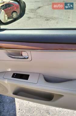 Седан Lexus ES 2012 в 