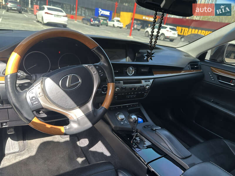 Седан Lexus ES 2012 в Киеве