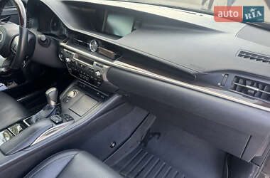 Седан Lexus ES 2018 в 