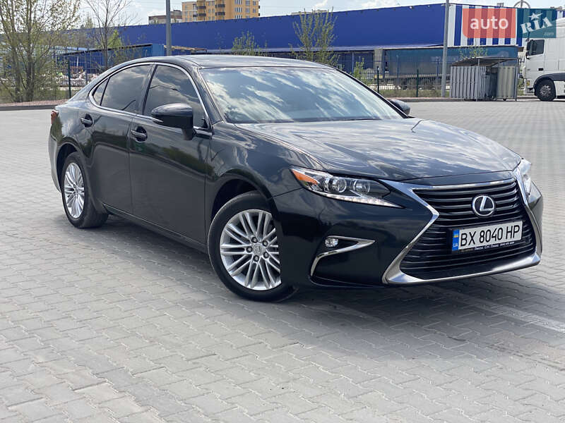 Седан Lexus ES 2017 в 